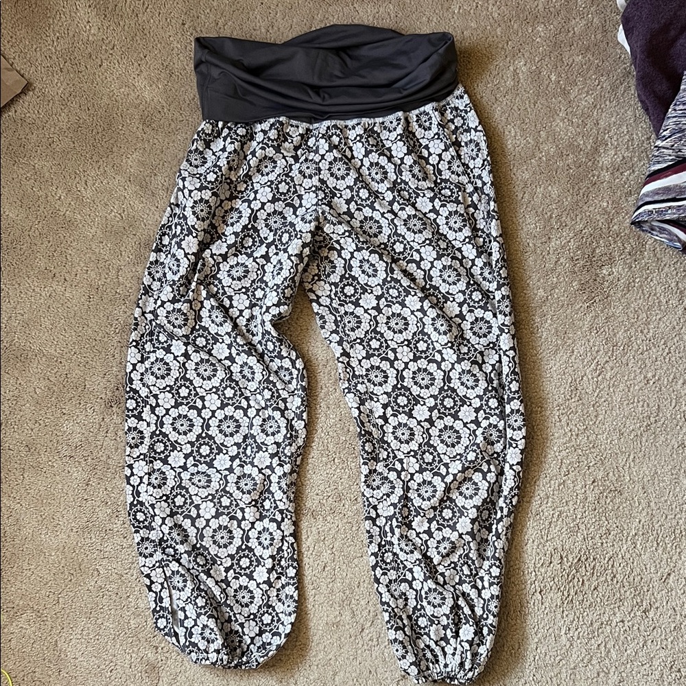 Lululemon lightweight jogger folded waist sz 6